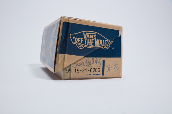 Vans off 2024 the wall box