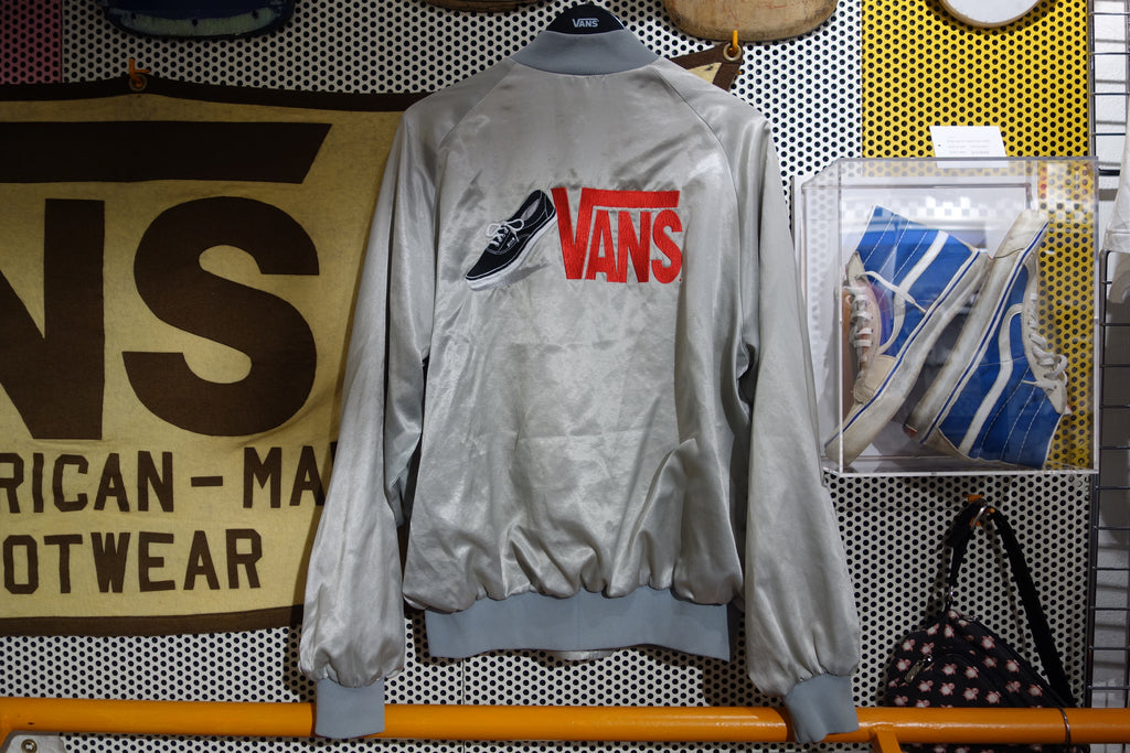 vintage van's silver era jacket ~ XL